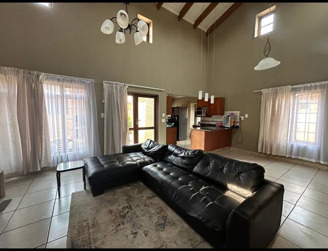 3 BEDROOM TOWNHOUSE FOR SALE IN WATERVAL EAST